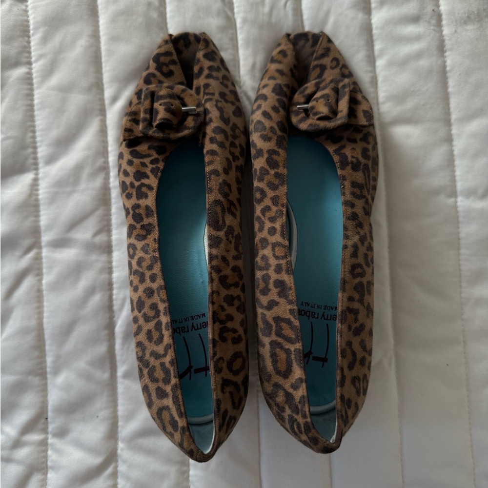 NEW Thierry Rabotin Leopard print heels